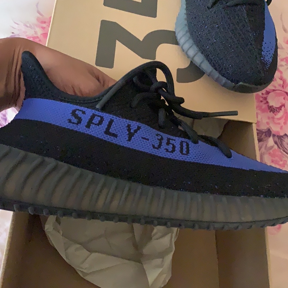 YEEZY 350 SIZE 8 BLUE /BLACK JUST DROP HOT PICK ONLY $$β€οΈππβ€οΈπππ₯°π€ - Picture 8 of 16
